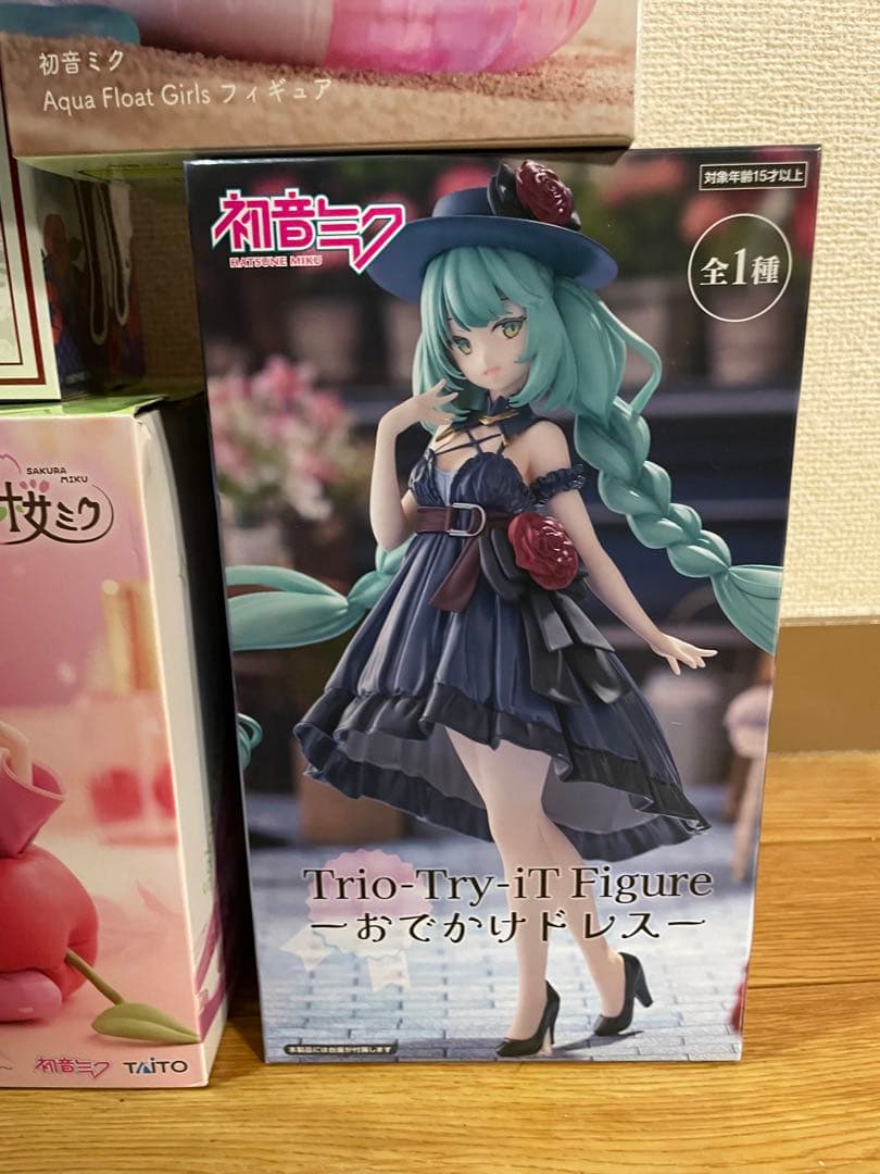 初音ミク フィギュア まとめ売り シナモロール 長靴をはいた猫 桜ミク 2