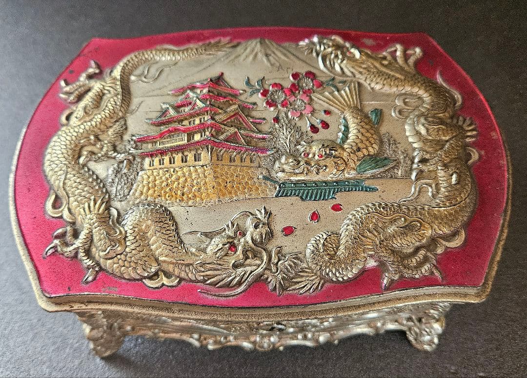 MADE IN OCCUPIDE JAPAN　陽刻浮彫　龍　城　富士山　宝石箱