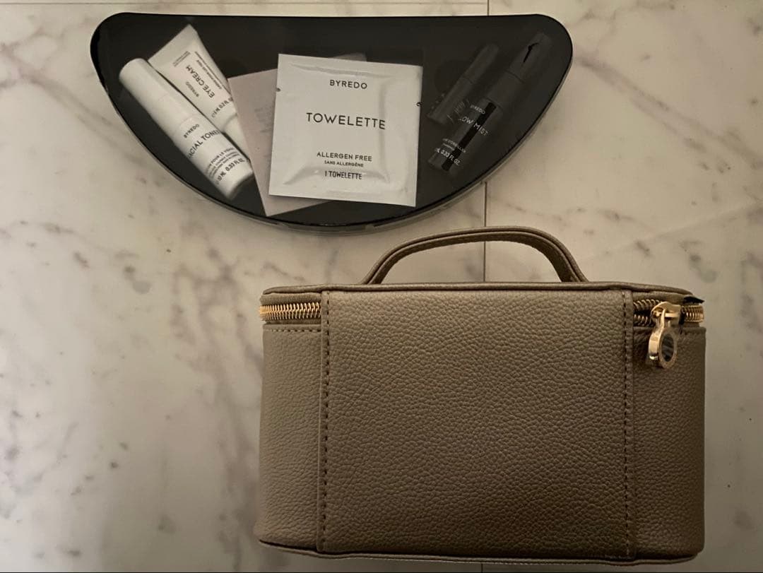 最新❗️未開封‼️ エミレーツ航空ファーストクラス ブルガリ ポーチとナイトコスメ