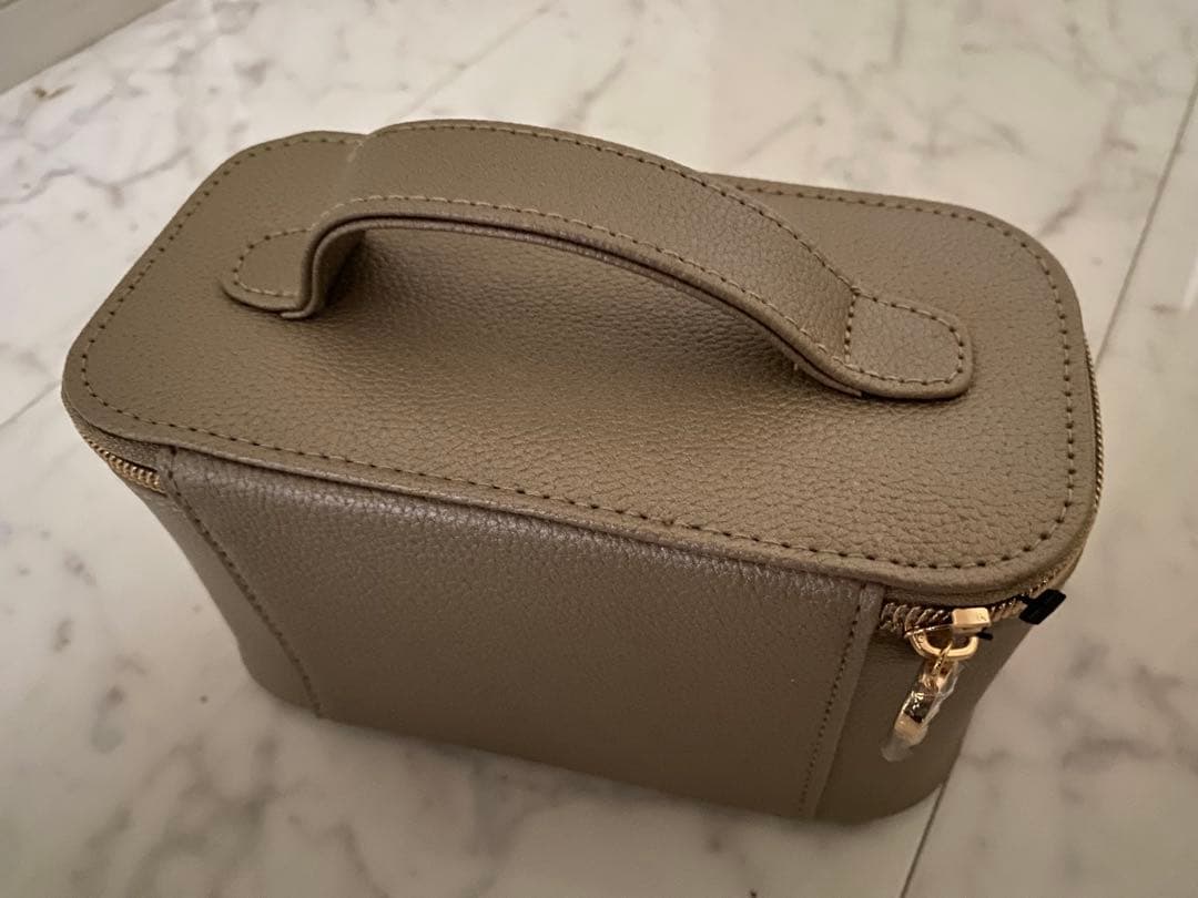 最新❗️未開封‼️ エミレーツ航空ファーストクラス ブルガリ ポーチとナイトコスメ