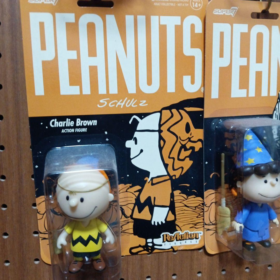 新品未開封☆PEANUTS☆SUPER7☆フィギュア☆ハロウィン☆全４種
