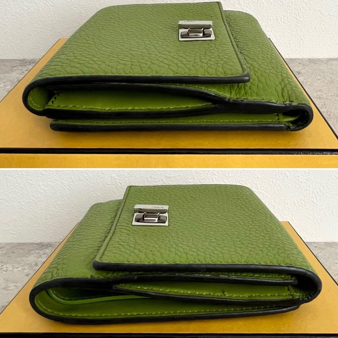 希少カラー✨FENDI ピーカブー セレリア ロゴ 二つ折り財布 グリーン