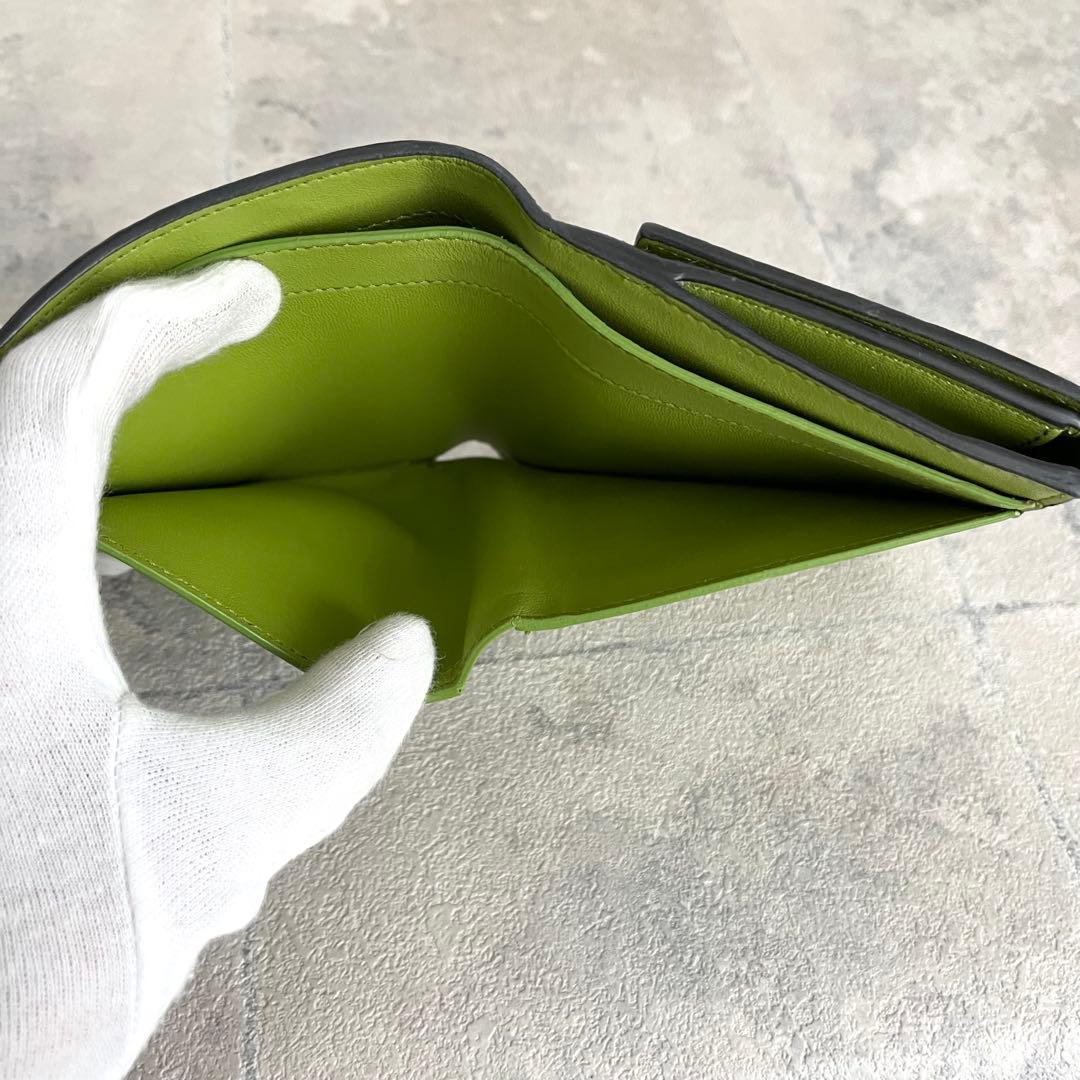 希少カラー✨FENDI ピーカブー セレリア ロゴ 二つ折り財布 グリーン