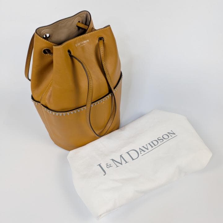 J&M DAVIDSON ミニ デイジー スタッズ ショルダーバッグ ブラウン