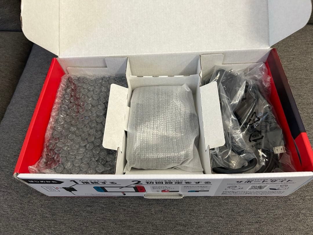 K*様 [美品]Nintendo Switch 本体 Joy-Con付き