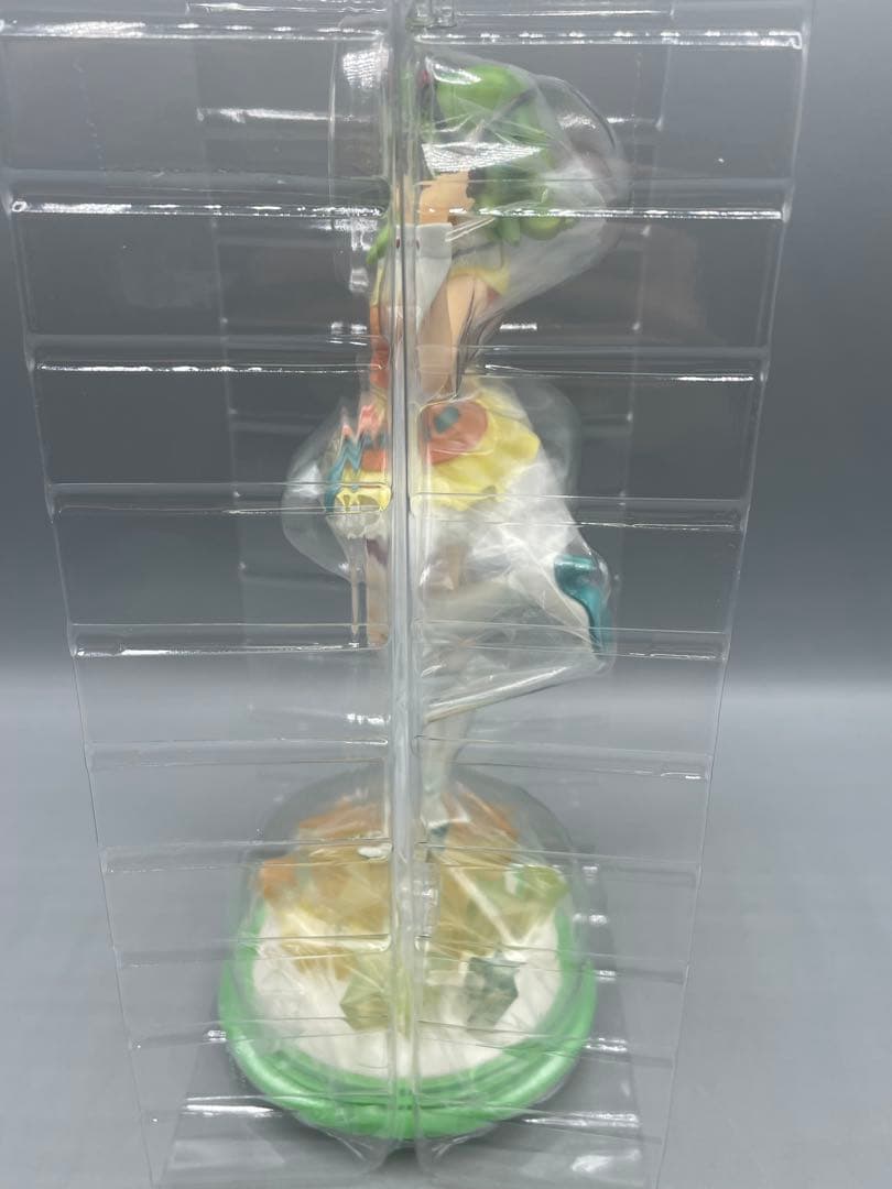 GUMI VOCALOIDO メグッポイド 1/8 フィギュア