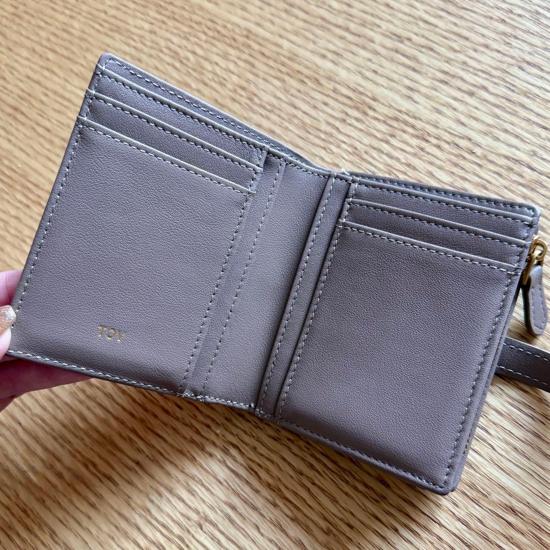 tov 二つ折り財布　レザー　本革