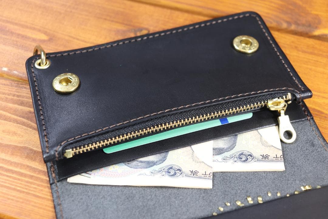 フラワースタッズミドルトラッカーウォレット ハトメ小判カン付き