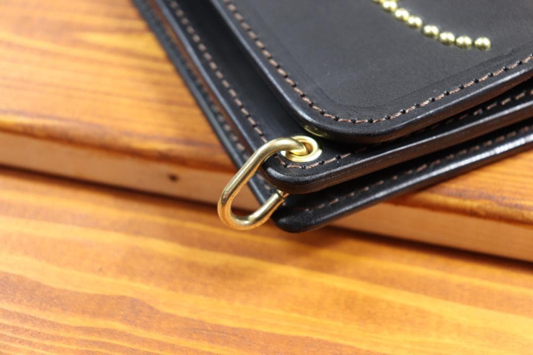 フラワースタッズミドルトラッカーウォレット ハトメ小判カン付き