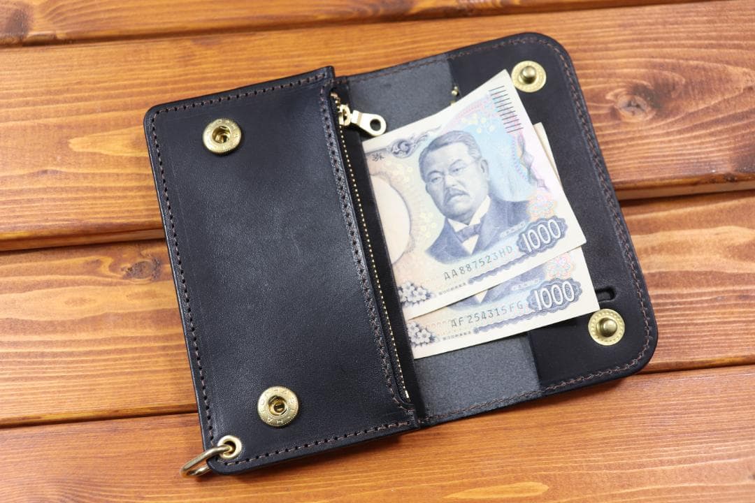 フラワースタッズミドルトラッカーウォレット ハトメ小判カン付き