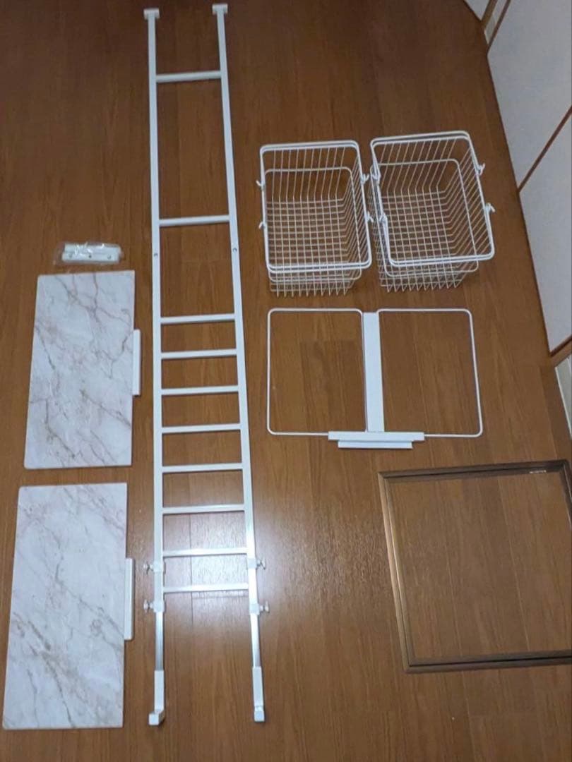 マーブル調突っ張り式ランドリーラック