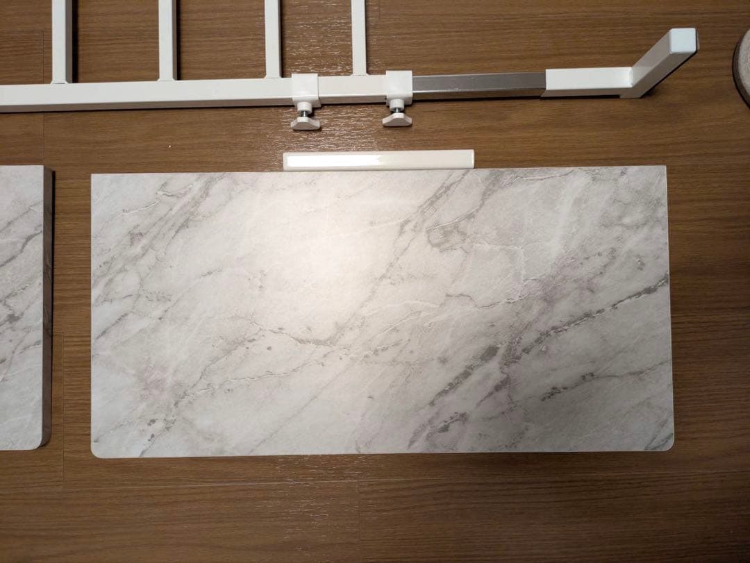 マーブル調突っ張り式ランドリーラック