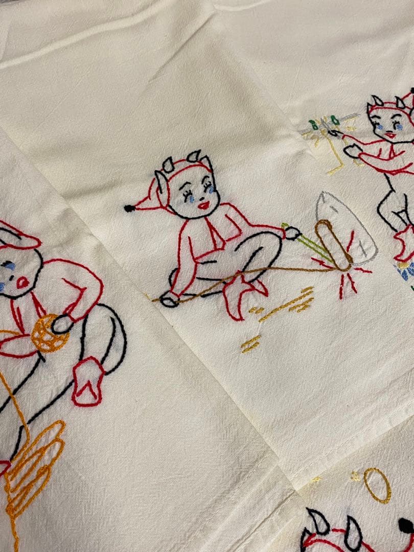 40s'50s'ビンテージデビル刺繍ナプキン、リネン生地 大判古着ファーマーズ