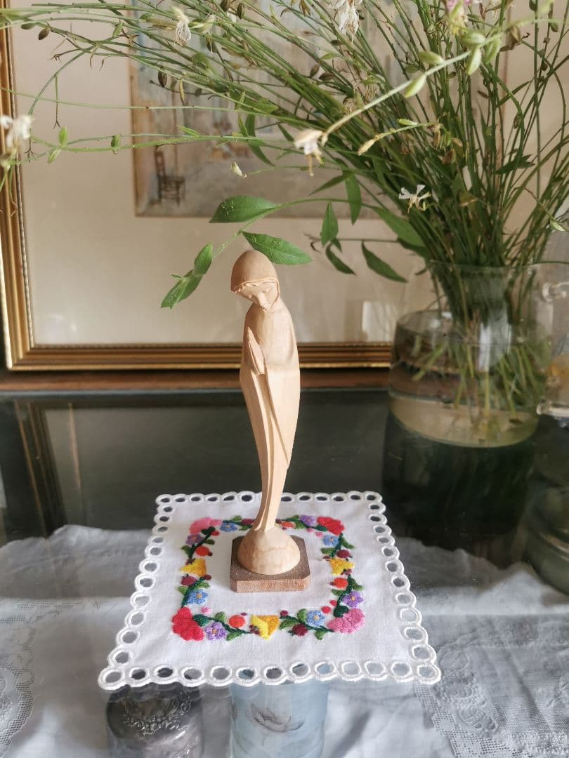 アンティークハンガリー/ カロチャ刺繍 アイレットスカラップドイリー