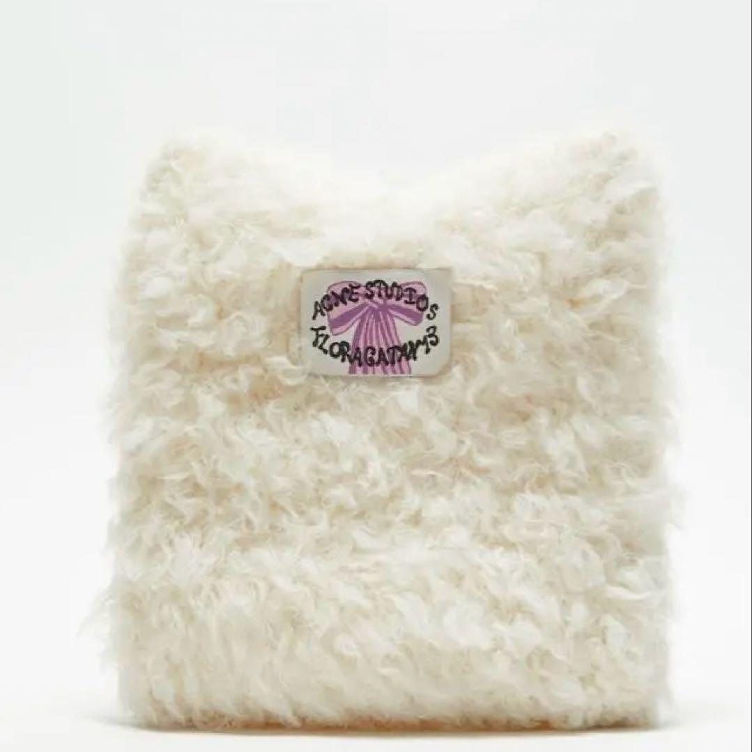 Acne Studios Fluffy Square Beanie ホワイト