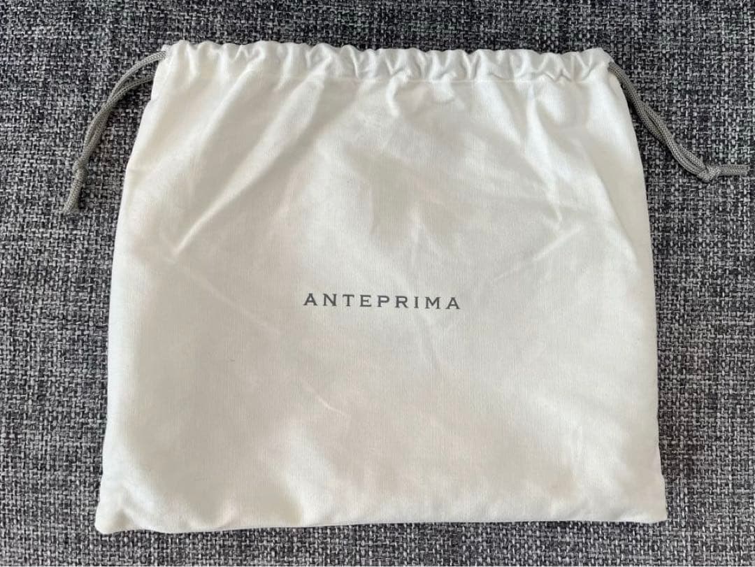【美品】アンテプリマ クラッチバッグ （チェーンストラップ）