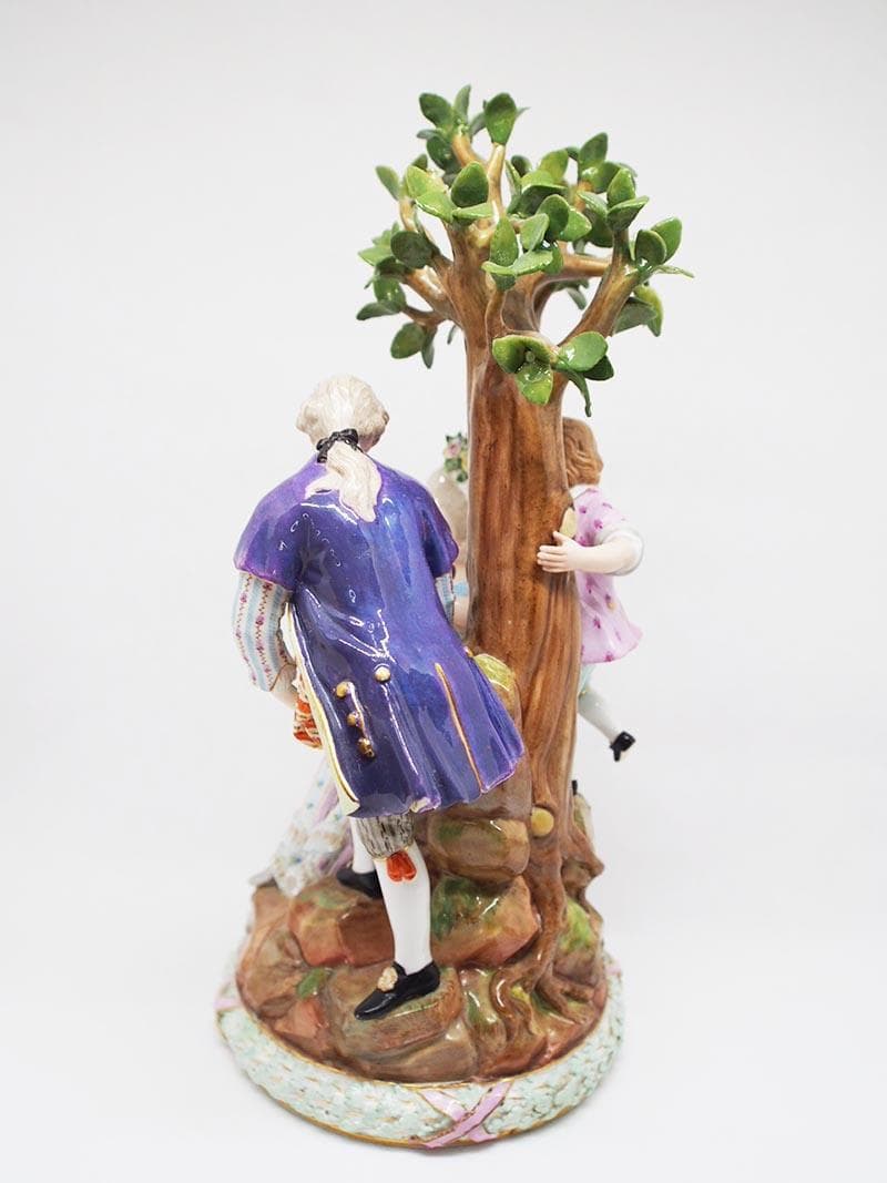 【超希少品】マイセン リュートを弾く女に花を捧げる男と少年 1級品