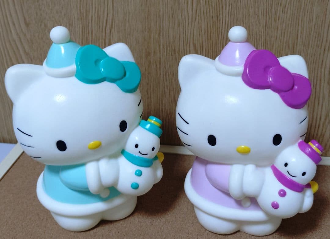 【平成レトロ】ハローキティ 雪だるま　貯金箱　ピンク　ライトグリーン　2点セット