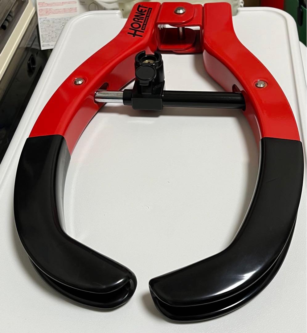 HORNET タイヤ・ホイールロック 赤　HORNETタイヤロックLT-51R