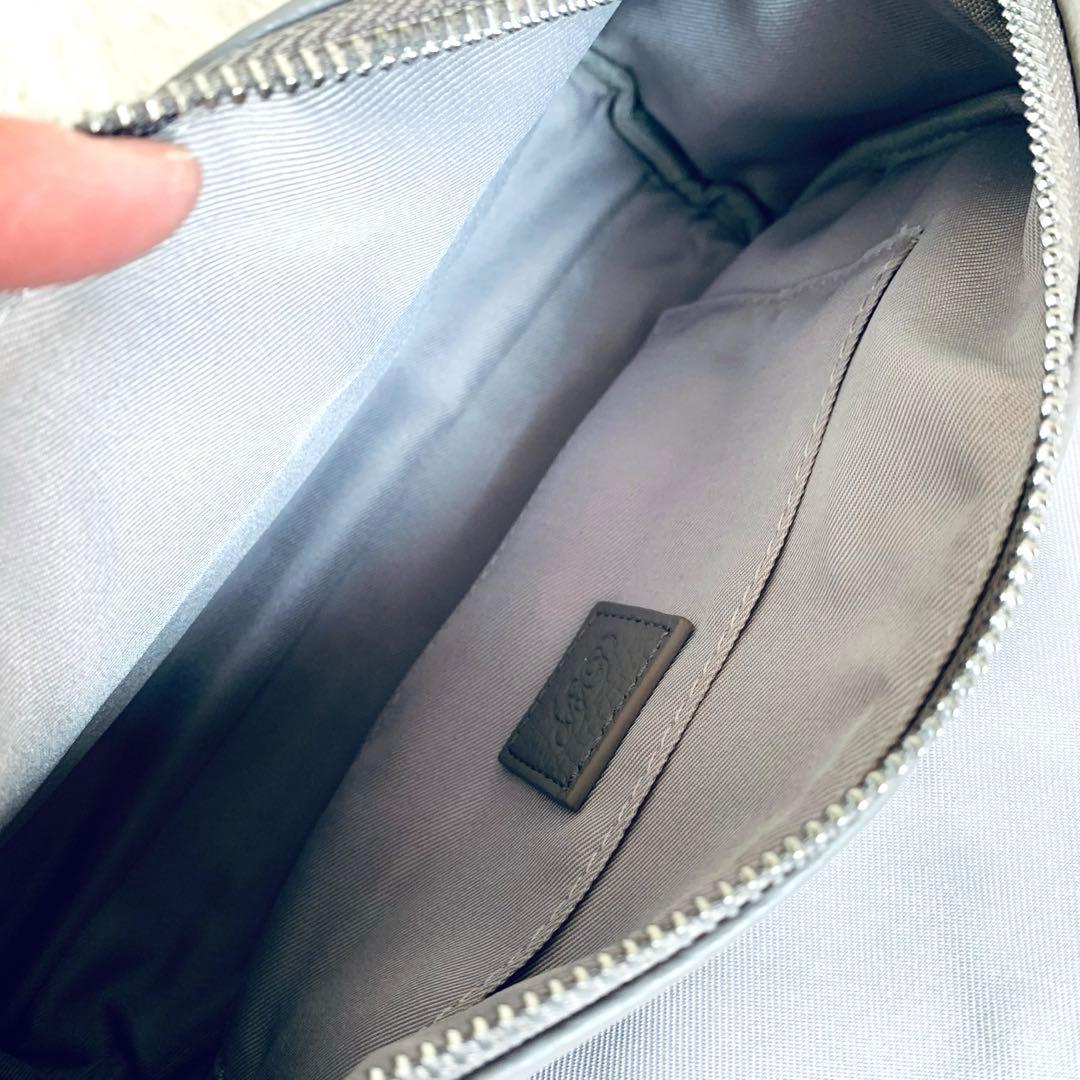 ビアズリー BEARDSLEY レザーボディバッグ　グレージュ