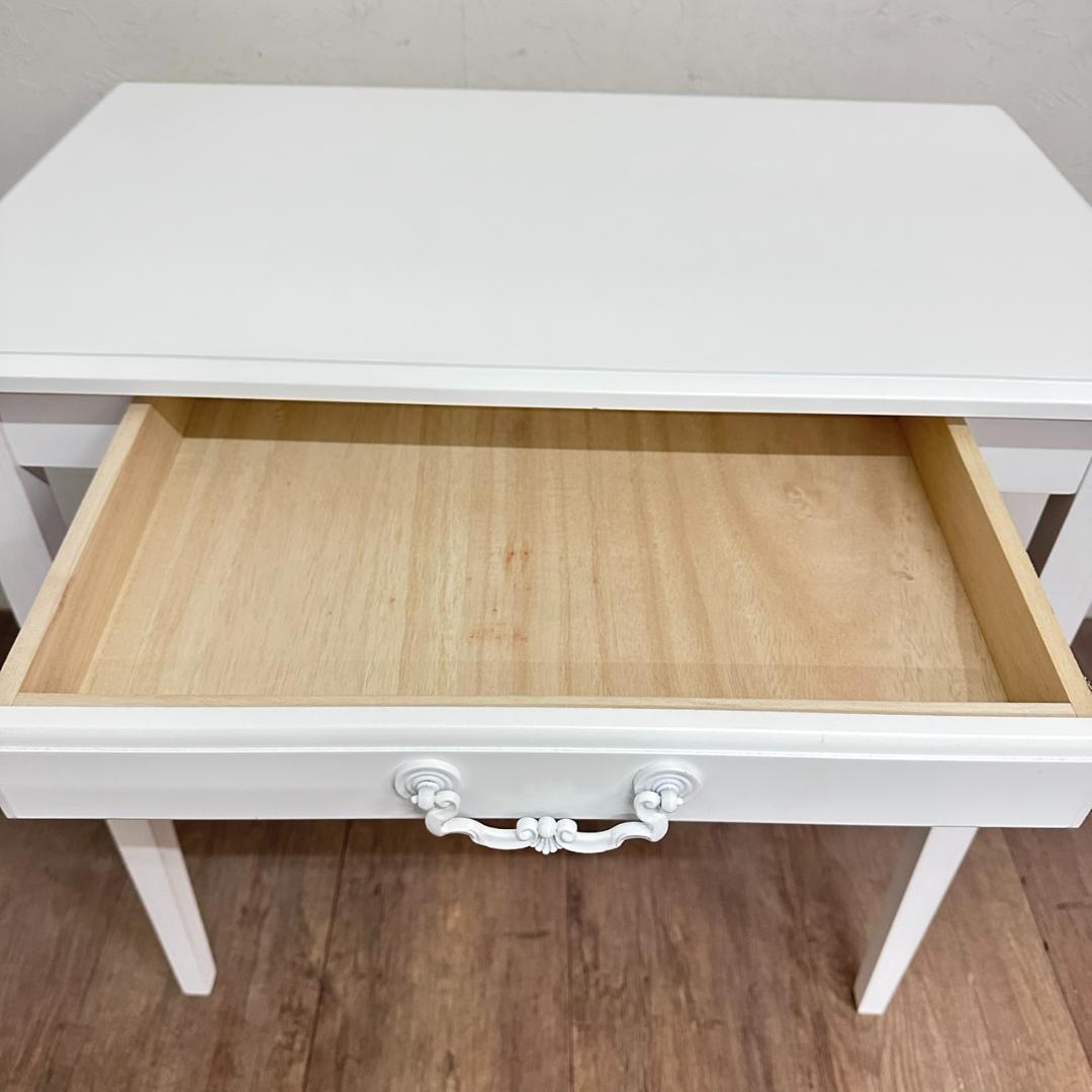 【新品・未使用】　白家具　ヨーロピアン調　アンティーク調 デスク 幅75cm
