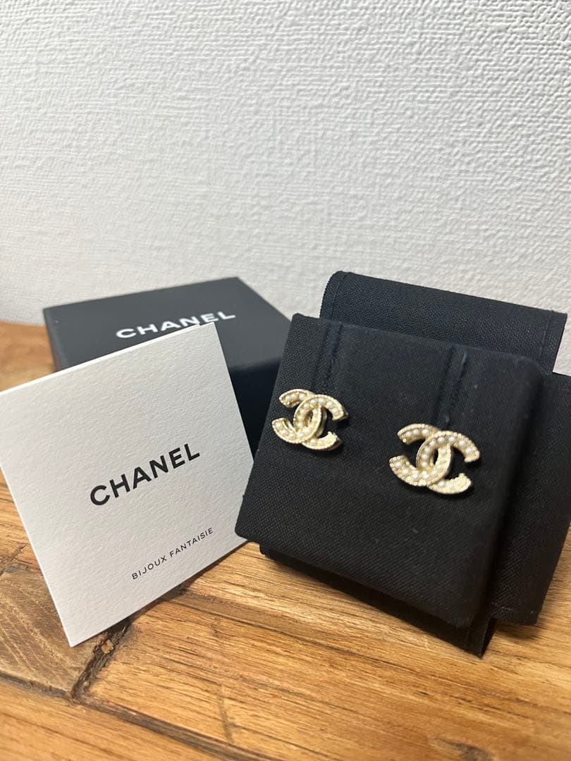 【CHANEL】　CCココマーク ラインストーン ピアス
