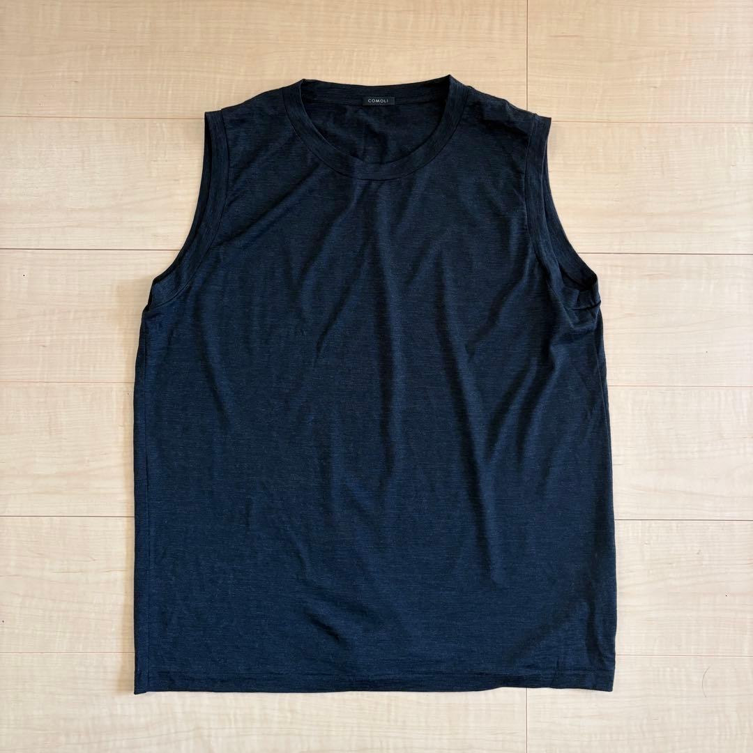 【COMOLI】ウールノースリーブ