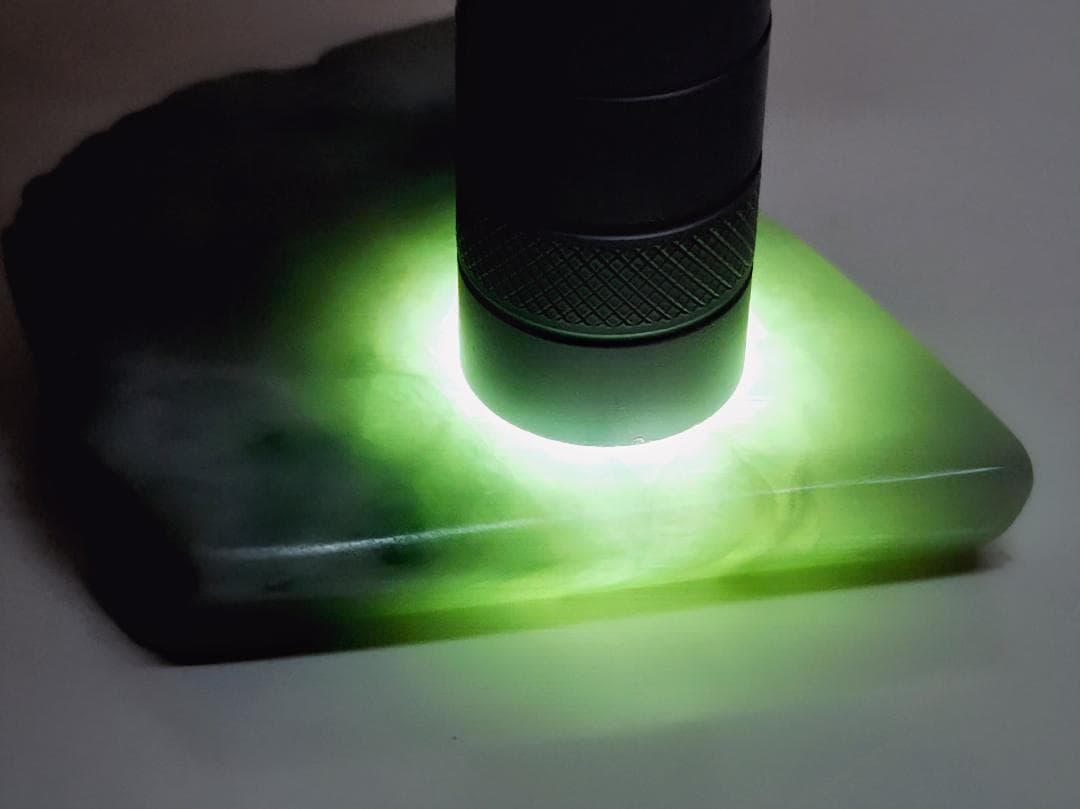 高透過・緑 104g 翡翠 ヒスイ 鑑賞石 原石 自然石 誕生石 鉱物 鉱石