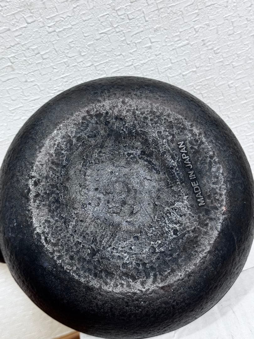 鉄瓶やかん, 製 黒い急須 葉の模様