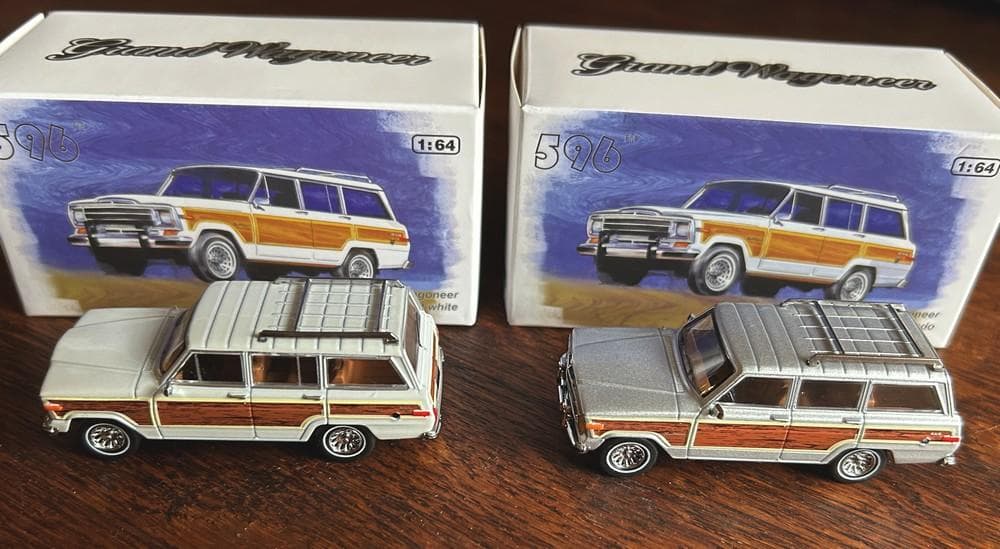 ★Jeep Grand Wagoneer/グランドワゴニア ミニカー 白・銀2台