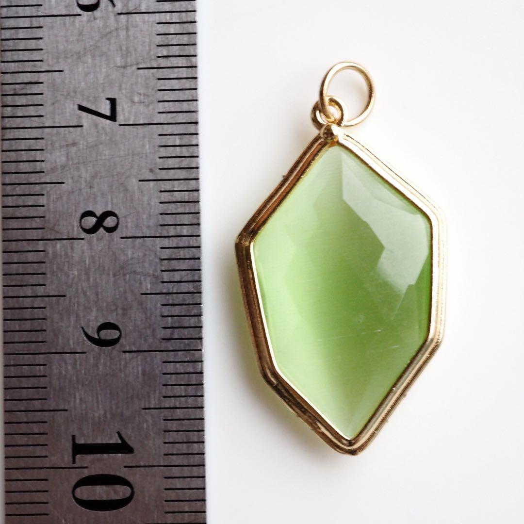 【ほぅ】オリーブキャッツアイの枠留めネックレストップ