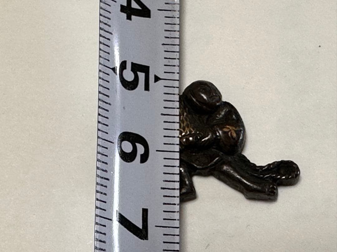 漁人図目貫 銅地彫り金銀色絵　時代金工 拵 鐔 鍔 木箱付き　2573