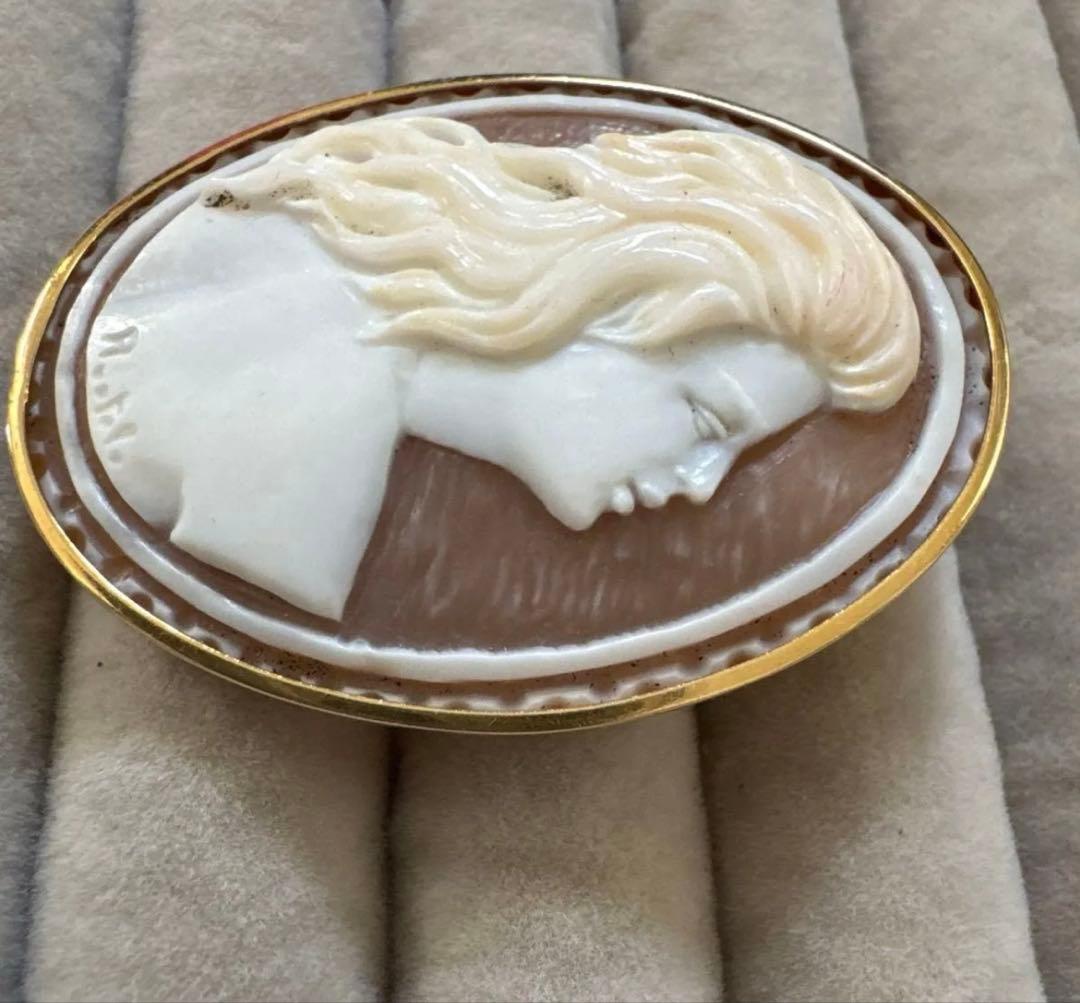 カメオブローチ 女性の横顔　作家名入り