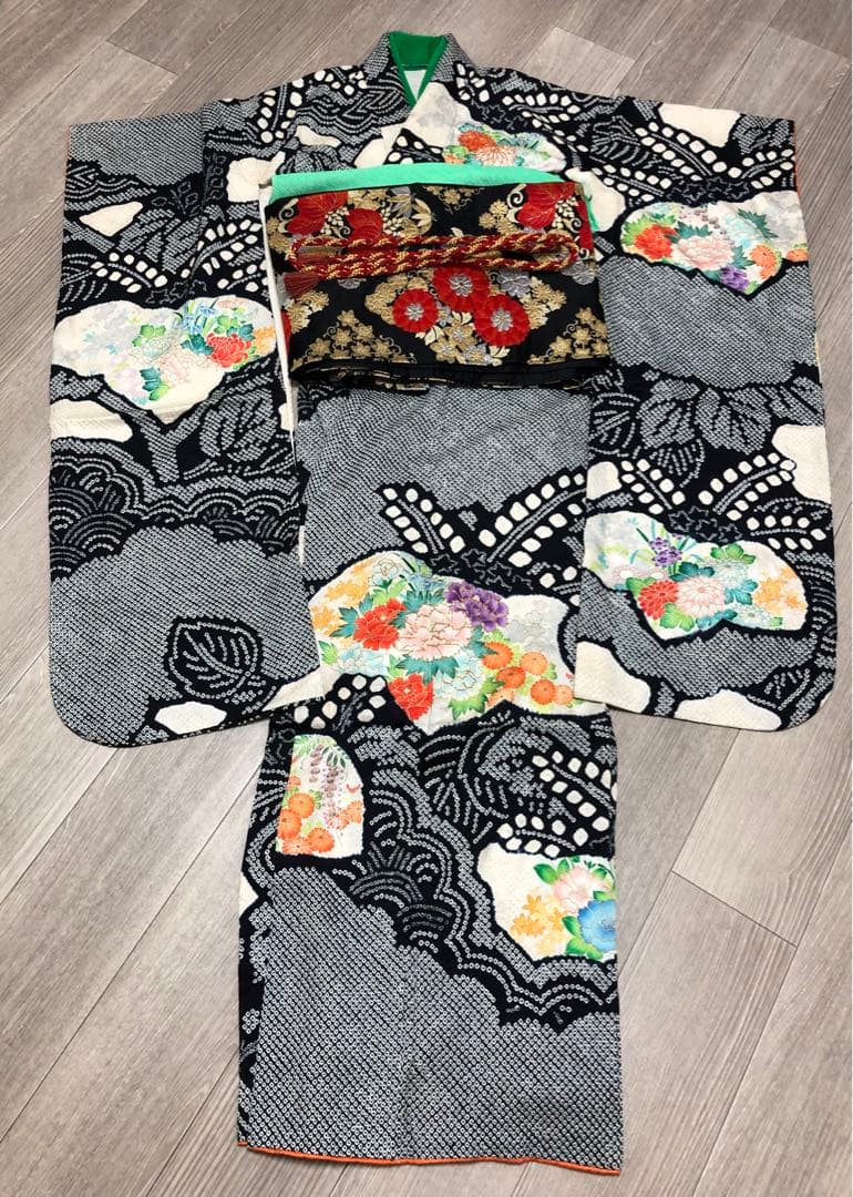 振袖 総絞り　着物　帯　セット　モノトーン　絞り　花柄　高級　成人式