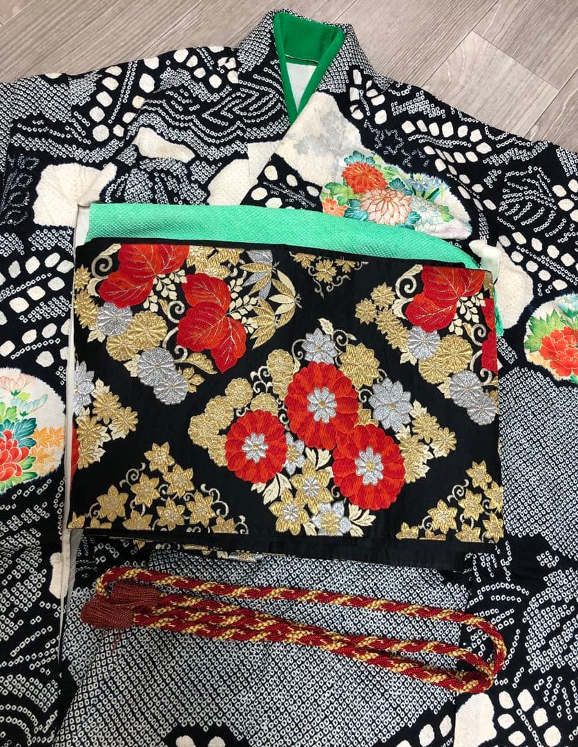 振袖 総絞り　着物　帯　セット　モノトーン　絞り　花柄　高級　成人式