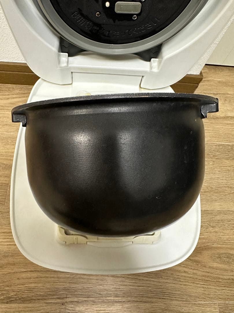 TIGER 圧力IH炊飯ジャー JPB-R100 5.5合炊き 2016年製