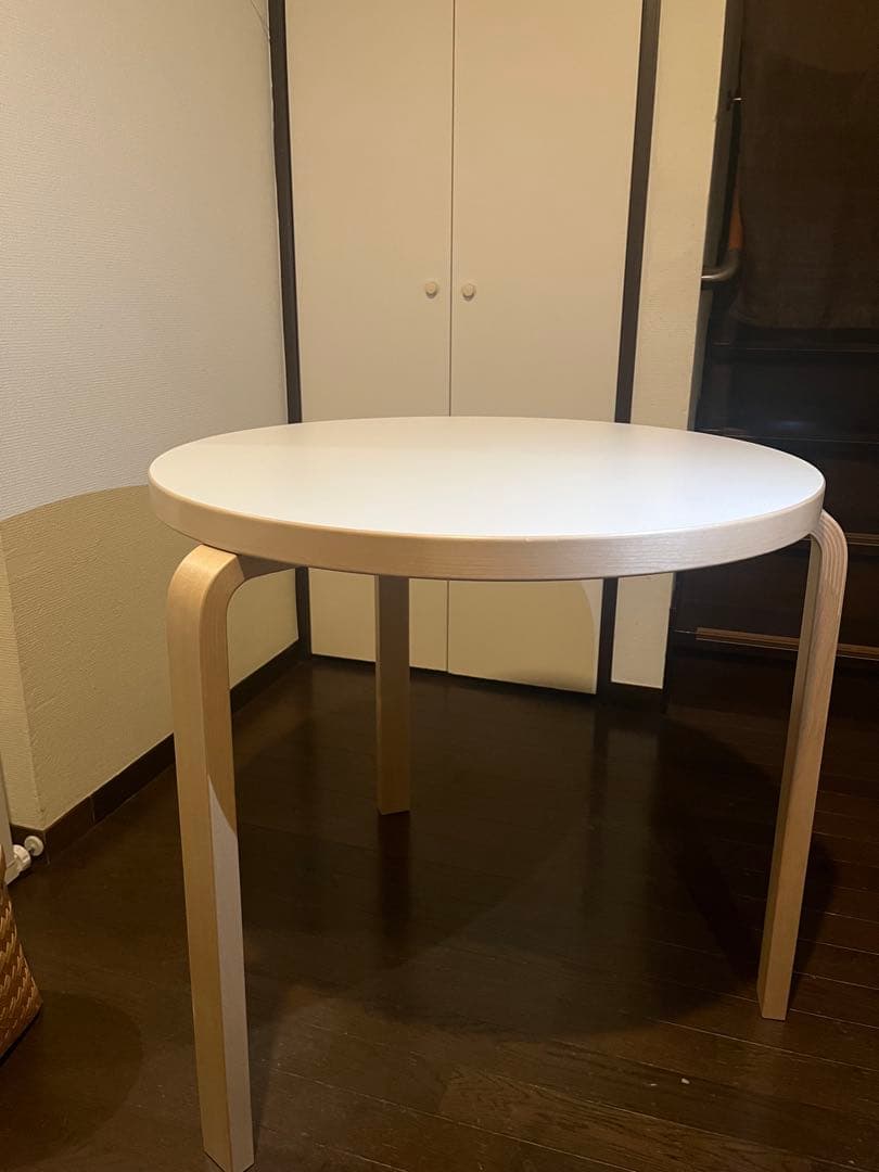 artek テーブル 90B（d. 75）ホワイト ラミネート