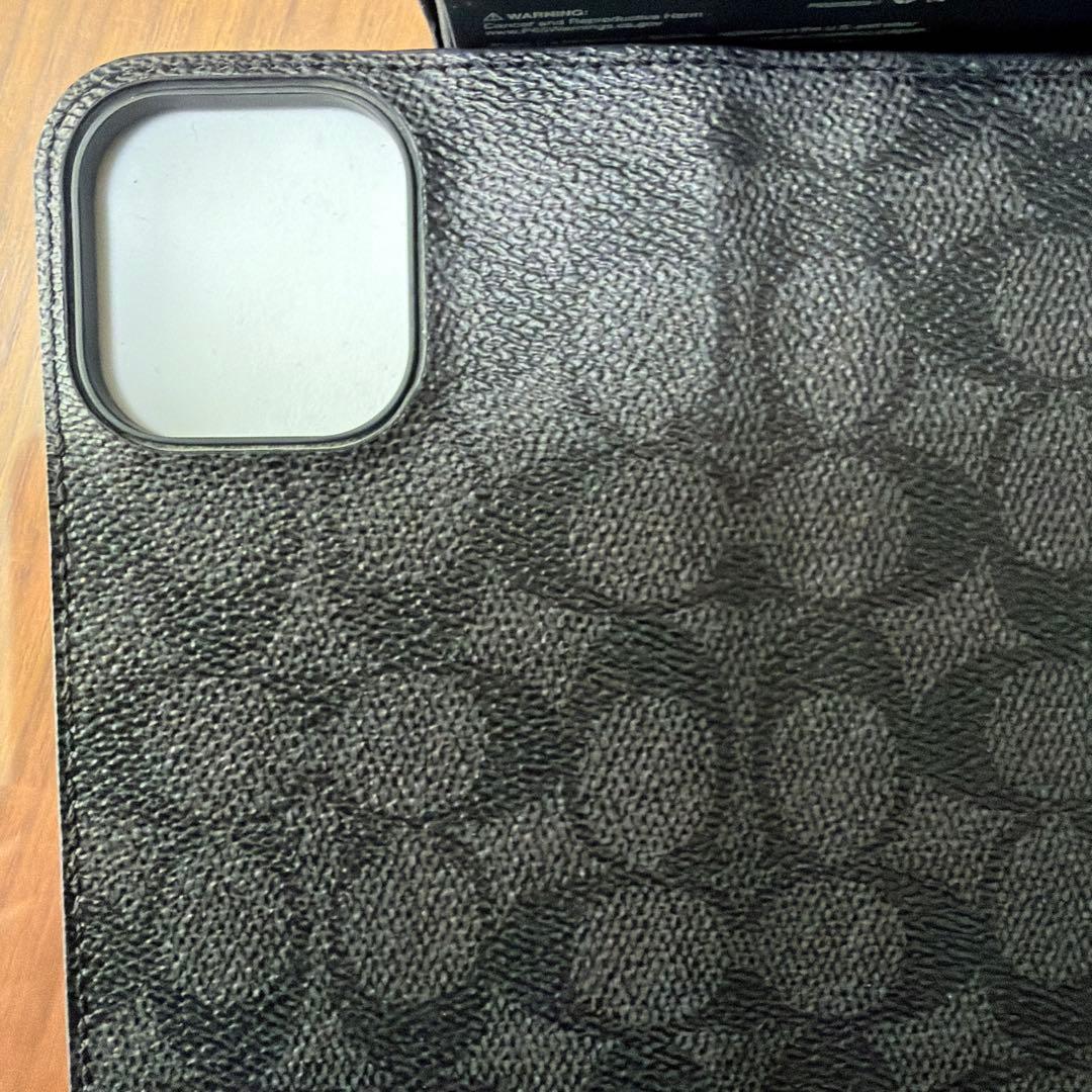 COACH iPhone 15 Pro Max 手帳型ケース ブラック