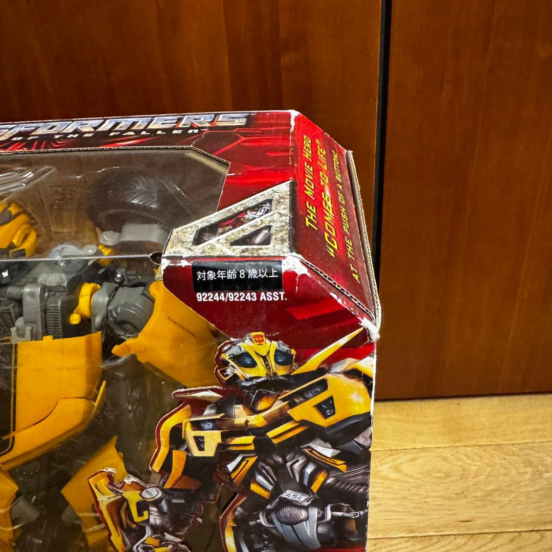 Transformers Ultimate Bumblebee フィギュア