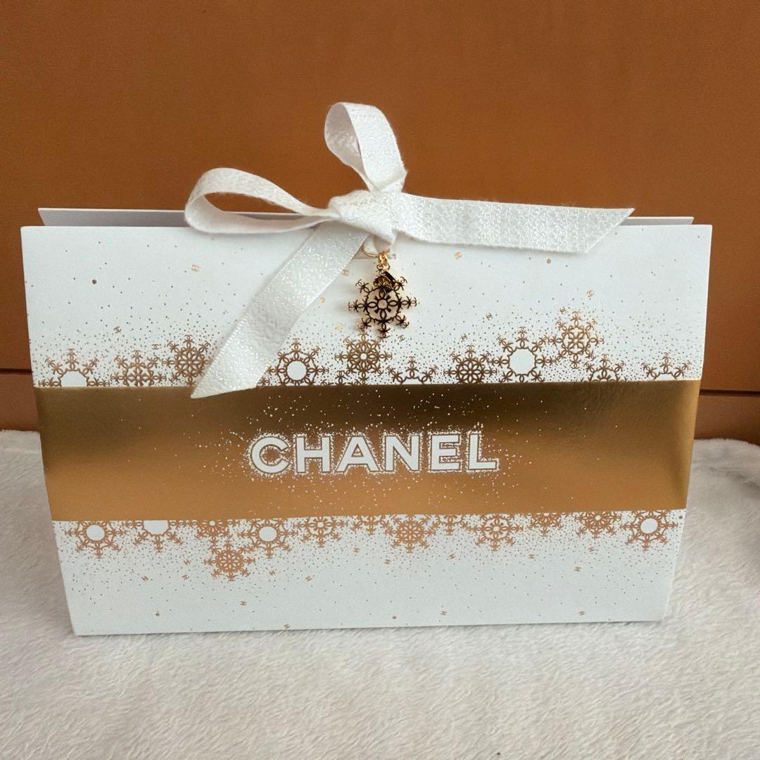 シャネル クリスマスホリデーエッセンシャルケアセットチャーム付きラッピング未使用
