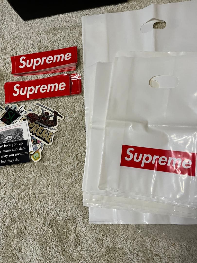 Supreme ノベルティグッズセット