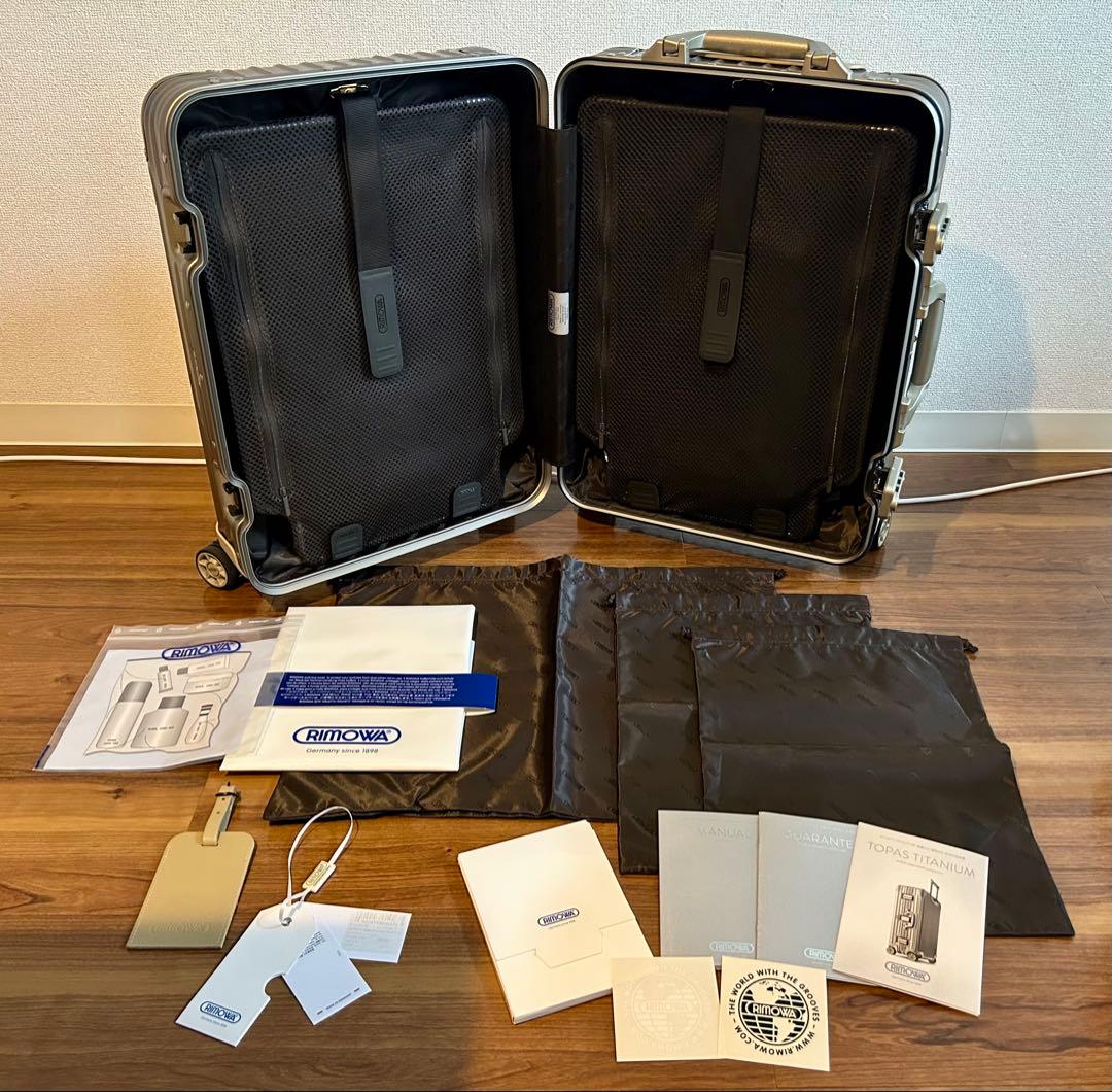 【美品】チタニウム　トパーズ　リモワ　スーツケース