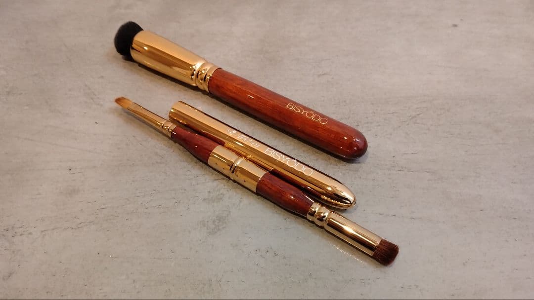 まご　ウエダ美粧堂　BISYODO メイクブラシ 2本セット