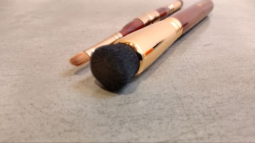 まご　ウエダ美粧堂　BISYODO メイクブラシ 2本セット