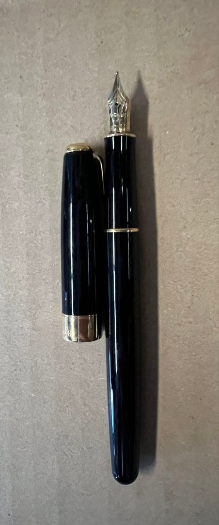 Parker 万年筆 黒色 ゴールド装飾