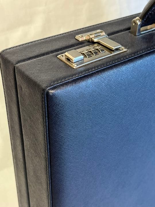アタッシュケース　レザー