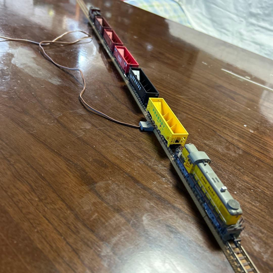 Nゲージ 外国車両鉄道模型 機関車と貨車セット