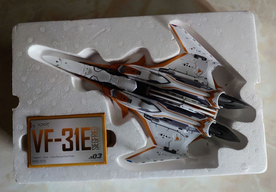 DX超合金 VF-31E ジークフリード（チャック・マスタング機）