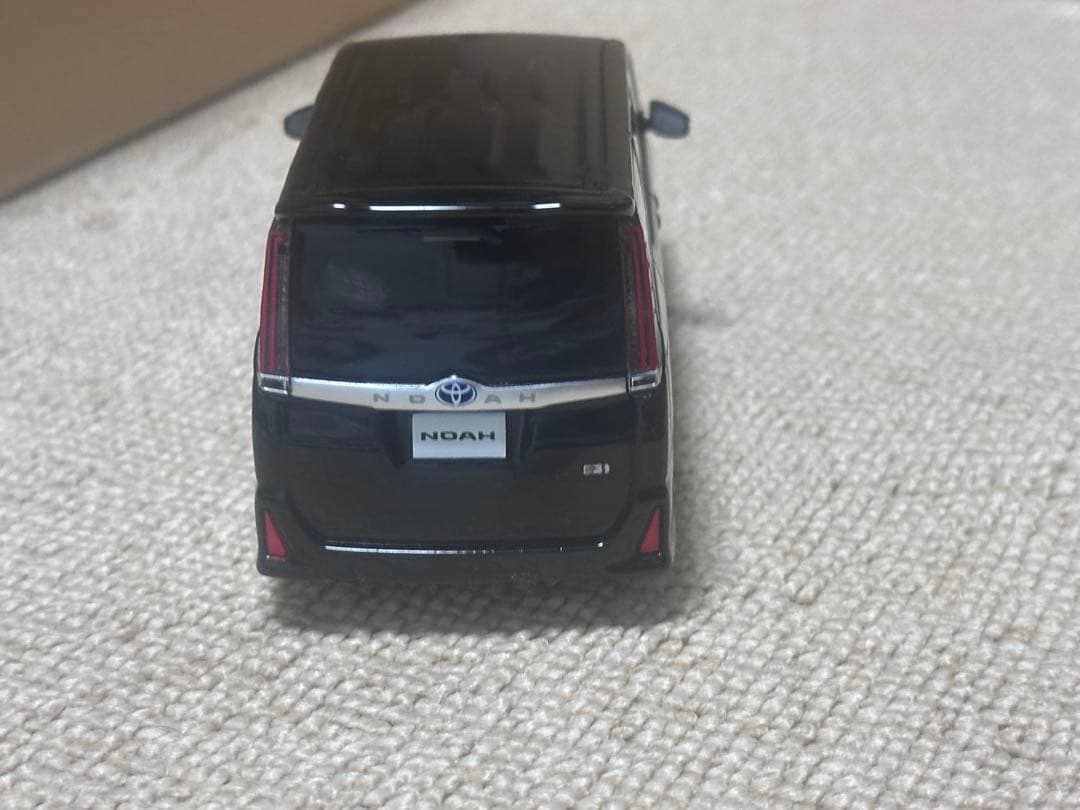 トヨタ 80系　後期　ノア　カラーサンプルミニカー　ブラック