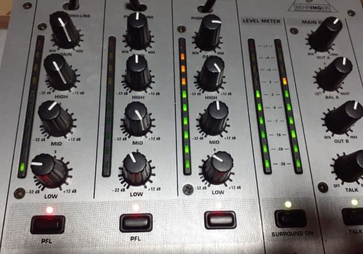 VMX 300 DJミキサーベリンガーミキサー稼働品